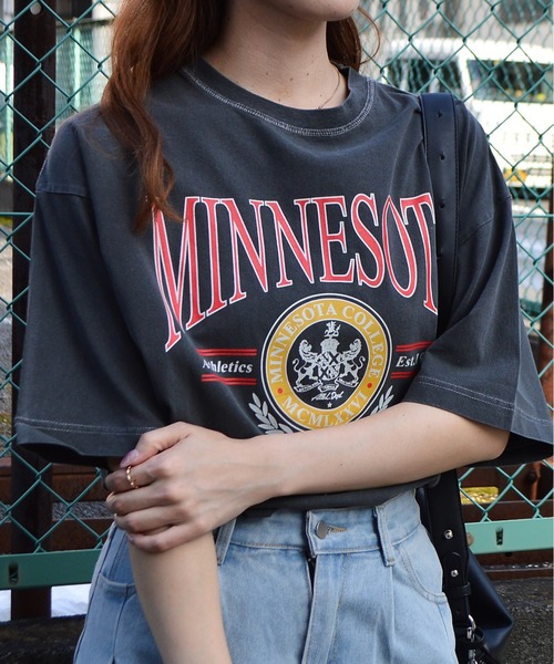 spiritoso(スピリトーゾ)の「【spiritoso】MINESOTAカレッジロゴTシャツ(CP)(Tシャツ/カットソー・レディース・チャコール/ブラウン/ホワイト系・FREE)」の12枚目の写真