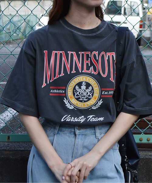 spiritoso(スピリトーゾ)の「【spiritoso】MINESOTAカレッジロゴTシャツ(CP)(Tシャツ/カットソー・レディース・チャコール/ブラウン/ホワイト系・FREE)」の13枚目の写真