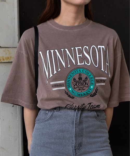 spiritoso(スピリトーゾ)の「【spiritoso】MINESOTAカレッジロゴTシャツ(CP)(Tシャツ/カットソー・レディース・チャコール/ブラウン/ホワイト系・FREE)」の17枚目の写真