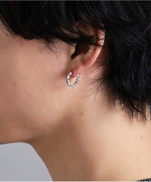 LION HEART（ライオンハート）の「“HOWL”クロッシングピアス（アラベスク）/シルバー925【LION HEART / ライオンハート】（ピアス（片耳用）・メンズ・シルバー・ONE SIZE）」の10枚目の写真