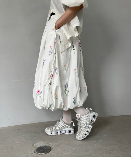 Fano Studios(ファノ ストゥディオズ)の「フラワープリント バルーンロングスカート FC25B050【Fano Studios】【2025SS】(スカート・レディース・ホワイト・L/M/S)」の14枚目の写真