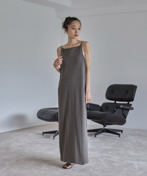 feepur（フェピュール）の「【TALL/2Tサイズあり】カットリブキャミワンピース（ワンピース・レディース・ブラック/チャコールグレー/オートミール・MEDIUM/TALL/2T/SMALL）」の2枚目の写真