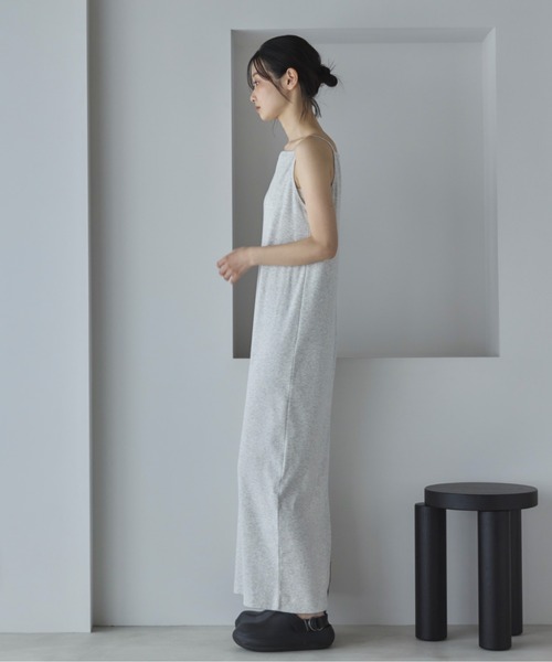 feepur(フェピュール)の「【TALL/2Tサイズあり】カットリブキャミワンピース(ワンピース・レディース・ブラック/チャコールグレー/オートミール・MEDIUM/TALL/2T/SMALL)」の20枚目の写真