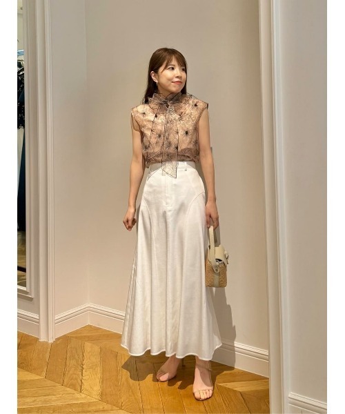 LOULOU WILLOUGHBY（ルルウィルビー）の「【LOULOU WILLOUGHBY】オーガンジーフラワー刺繍ブラウス（シャツ/ブラウス・レディース・ベージュ/ブラック・2）」の4枚目の写真