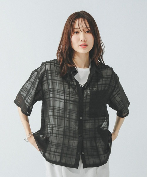 GLOBAL WORK(グローバルワーク)の「アソート柄シアーシャツ半袖/494143(シャツ/ブラウス・レディース・ブラック系その他/ブラウン系その他/ホワイト・MEDIUM/LARGE)」の2枚目の写真
