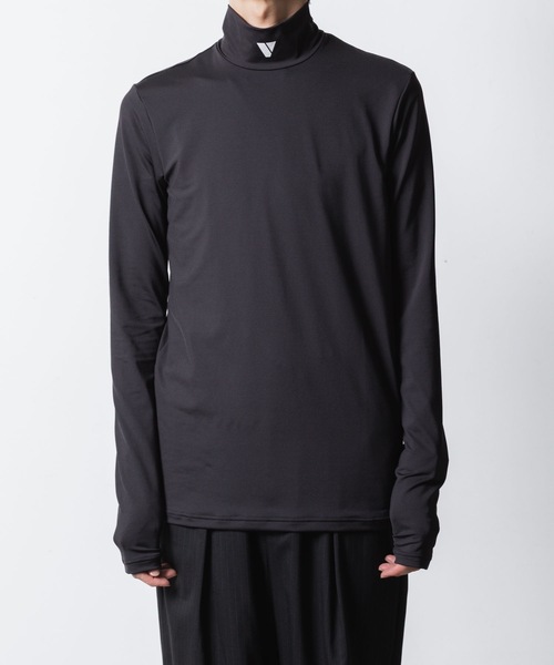 VEIN (ヴェイン)の「クールマックス ストレッチジャージー VPW ハイネックL/S TEE / COOLMAX STRETCH JERSEY VPW HIGH NECK L/S TEE(Tシャツ/カットソー・メンズ・ブラック・2/3/1)」の2枚目の写真
