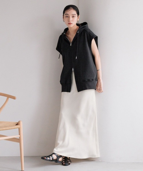 LOWRYS FARM（ローリーズファーム）の「ＺＩＰフーディノースリーブ　 572294（Tシャツ/カットソー・レディース・アイボリー/ブラック/グレー・FREE）」の5枚目の写真