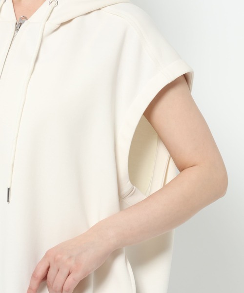 LOWRYS FARM（ローリーズファーム）の「ＺＩＰフーディノースリーブ　 572294（Tシャツ/カットソー・レディース・アイボリー/ブラック/グレー・FREE）」の18枚目の写真