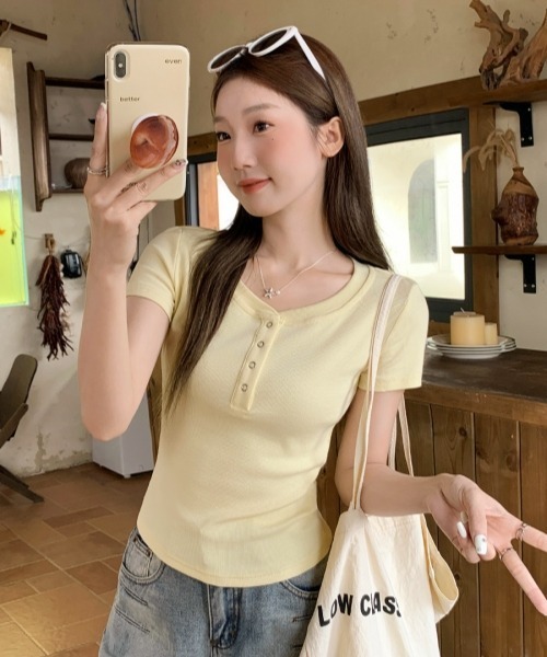 gossip!ロサンゼルス(ゴシップロサンゼルス)の「【Y2Kガーリー】カジュアルクルーネックTシャツ(Tシャツ/カットソー・レディース・ホワイト/イエロー/ネイビー・FREE)」の5枚目の写真