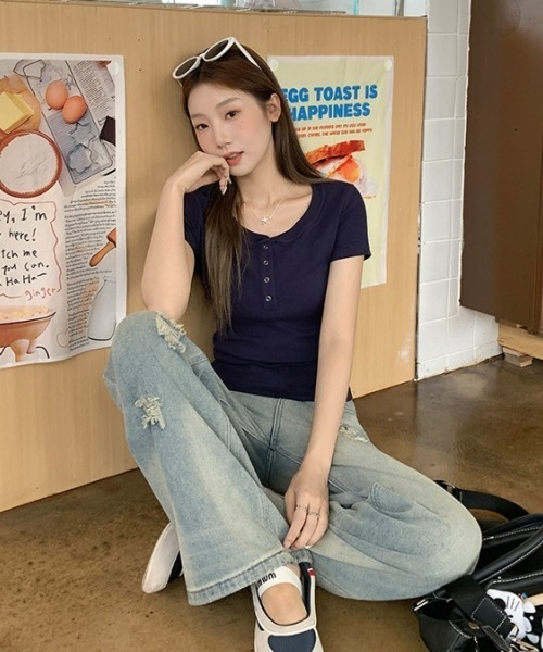 gossip!ロサンゼルス(ゴシップロサンゼルス)の「【Y2Kガーリー】カジュアルクルーネックTシャツ(Tシャツ/カットソー・レディース・ホワイト/イエロー/ネイビー・FREE)」の19枚目の写真