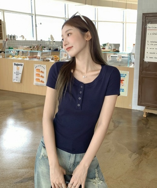 gossip!ロサンゼルス(ゴシップロサンゼルス)の「【Y2Kガーリー】カジュアルクルーネックTシャツ(Tシャツ/カットソー・レディース・ホワイト/イエロー/ネイビー・FREE)」の20枚目の写真