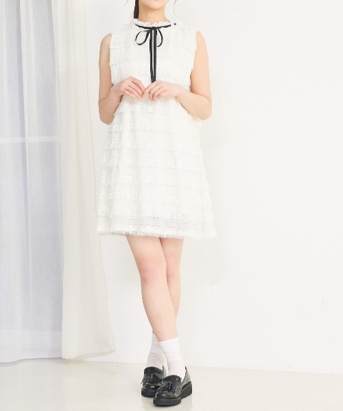 SELFIST(セルフィスト)の「レースフリルミニワンピース 夏服 ノースリーブ リボン ガーリーコーデ ミニワンピ(ワンピース・レディース・グレー/アイボリー/ブラック/オフホワイト・フリー)」の3枚目の写真