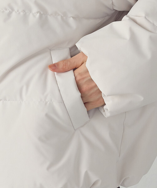 COMME CA ISM（コムサイズム）の「フーデッド ショートダウン（ダウンジャケット/コート・レディース・モカ/ブラック/グレイッシュベージュ・X-LARGE/LARGE/MEDIUM/SMALL）」の14枚目の写真