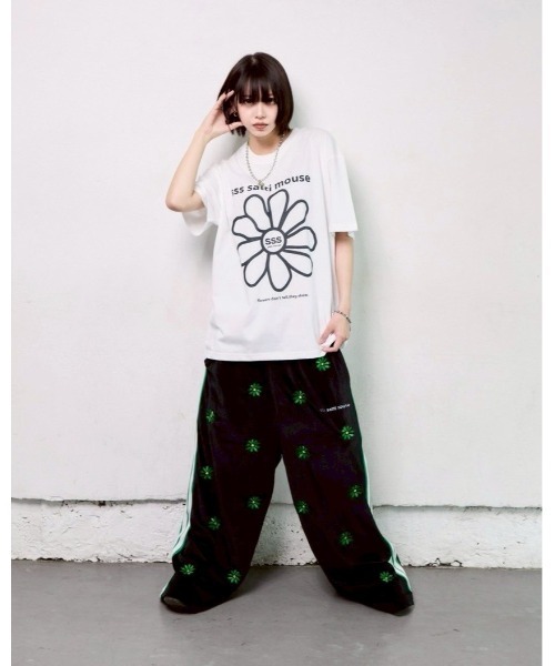 ssssattimouse(エスエスエス サッチ マウス)の「カラーフラワーTシャツ(Tシャツ/カットソー・レディース・グリーン/ブラック/ブルー・M/L/XL)」の17枚目の写真