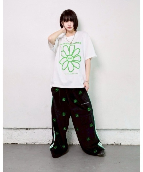 ssssattimouse(エスエスエス サッチ マウス)の「カラーフラワーTシャツ(Tシャツ/カットソー・レディース・グリーン/ブラック/ブルー・M/L/XL)」の7枚目の写真