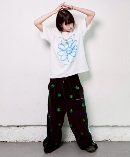 ssssattimouse(エスエスエス サッチ マウス)の「カラーフラワーTシャツ(Tシャツ/カットソー・レディース・グリーン/ブラック/ブルー・M/L/XL)」の13枚目の写真