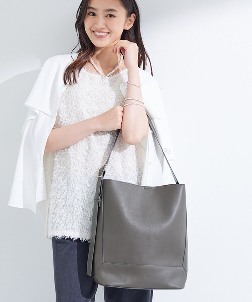 INDIVI（インディヴィ）の「【A4サイズ対応】ワンショルダートートバッグ（トートバッグ・レディース・チャコール/ベージュ系4/ブラック系4・00）」の2枚目の写真