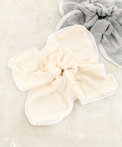 MAJESTIC LEGON（マジェスティックレゴン）の「スクエアシュシュ（シュシュ・レディース・グレー/アイボリー・FREE）」の5枚目の写真