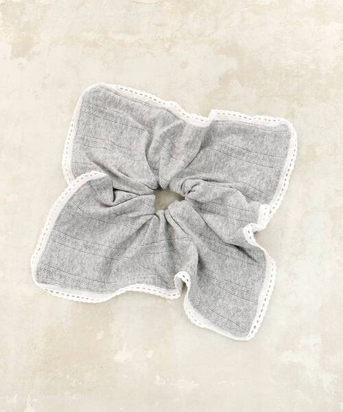 MAJESTIC LEGON（マジェスティックレゴン）の「スクエアシュシュ（シュシュ・レディース・グレー/アイボリー・FREE）」の7枚目の写真