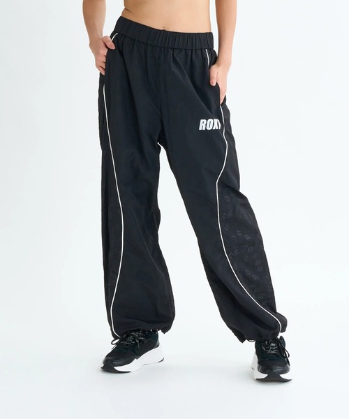 ROXY(ロキシー)の「HAVING FUN PANTS/ロキシー撥水加工ウエストゴムドローコード付きナイロンワイドパンツ(その他パンツ・レディース・ベージュ/ブラック・LARGE/MEDIUM/SMALL)」の4枚目の写真