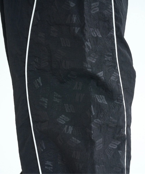 ROXY(ロキシー)の「HAVING FUN PANTS/ロキシー撥水加工ウエストゴムドローコード付きナイロンワイドパンツ(その他パンツ・レディース・ベージュ/ブラック・LARGE/MEDIUM/SMALL)」の13枚目の写真