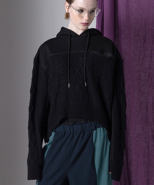 AULA AILA（アウラアイラ）の「3ファブリックケープルフーディ（パーカー・レディース・アイボリー/ブラック/グリーン・0）」の3枚目の写真