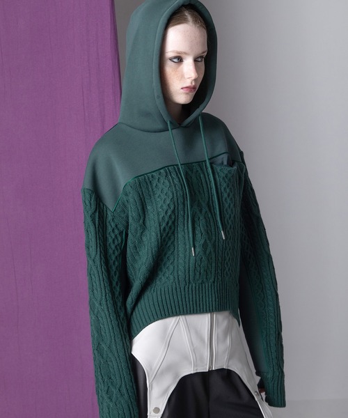 AULA AILA（アウラアイラ）の「3ファブリックケープルフーディ（パーカー・レディース・アイボリー/ブラック/グリーン・0）」の5枚目の写真