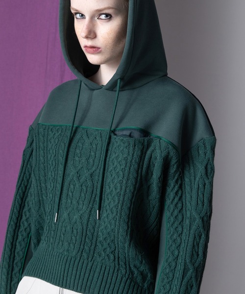 AULA AILA（アウラアイラ）の「3ファブリックケープルフーディ（パーカー・レディース・アイボリー/ブラック/グリーン・0）」の6枚目の写真