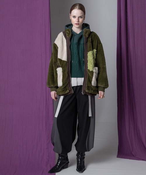 AULA AILA（アウラアイラ）の「3ファブリックケープルフーディ（パーカー・レディース・アイボリー/ブラック/グリーン・0）」の11枚目の写真