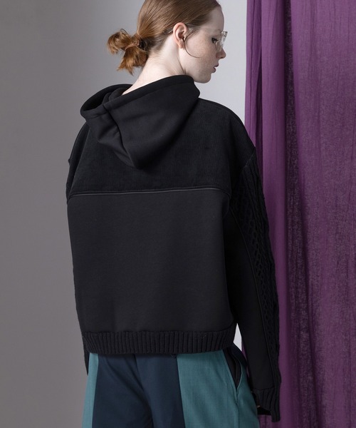 AULA AILA（アウラアイラ）の「3ファブリックケープルフーディ（パーカー・レディース・アイボリー/ブラック/グリーン・0）」の15枚目の写真