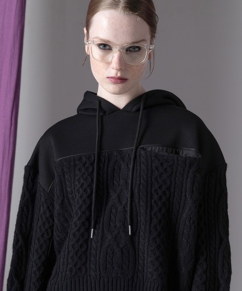 AULA AILA（アウラアイラ）の「3ファブリックケープルフーディ（パーカー・レディース・アイボリー/ブラック/グリーン・0）」の16枚目の写真