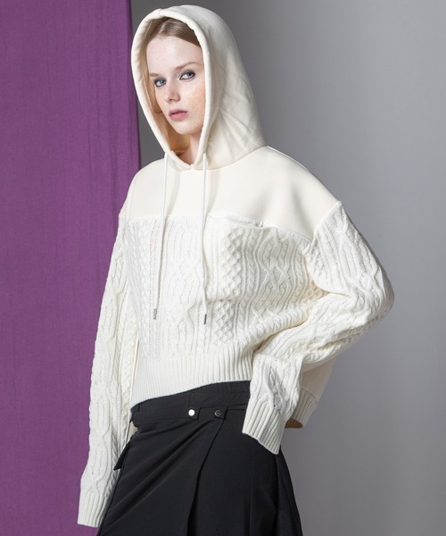 AULA AILA（アウラアイラ）の「3ファブリックケープルフーディ（パーカー・レディース・アイボリー/ブラック/グリーン・0）」の19枚目の写真