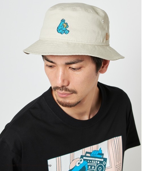 SESAME STREET（セサミストリート）の「【SESAME STREET MARKET | NEW ERAR】コラボレーション キャラクターズ バケットハット（ハット・レディース・ピンク/ライトベージュ・F）」の2枚目の写真