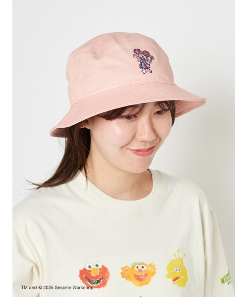 SESAME STREET（セサミストリート）の「【SESAME STREET MARKET | NEW ERAR】コラボレーション キャラクターズ バケットハット（ハット・レディース・ピンク/ライトベージュ・F）」の7枚目の写真