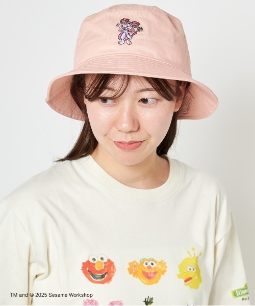 SESAME STREET（セサミストリート）の「【SESAME STREET MARKET | NEW ERAR】コラボレーション キャラクターズ バケットハット（ハット・レディース・ピンク/ライトベージュ・F）」の20枚目の写真