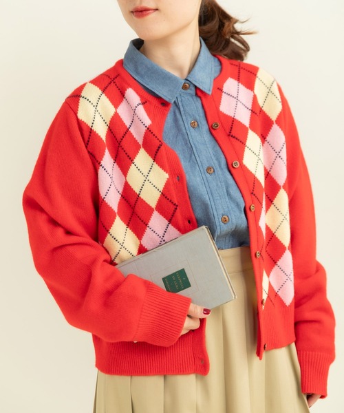 CHILD WOMAN（チャイルドウーマン）の「メリノウール アーガイル クルーネックカーディガン（カーディガン/ボレロ・レディース・ネイビー/レッド・FREE）」の2枚目の写真