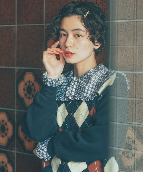 CHILD WOMAN（チャイルドウーマン）の「メリノウール アーガイル クルーネックカーディガン（カーディガン/ボレロ・レディース・ネイビー/レッド・FREE）」の4枚目の写真