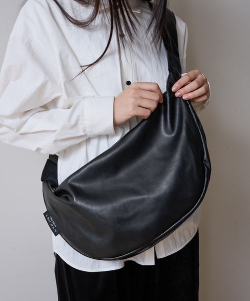 NOMINE（ノミネ）の「【SPRUCE】エコレザー ショルダーバッグ（ショルダーバッグ・レディース・ブラック/ベージュ・フリー）」の2枚目の写真