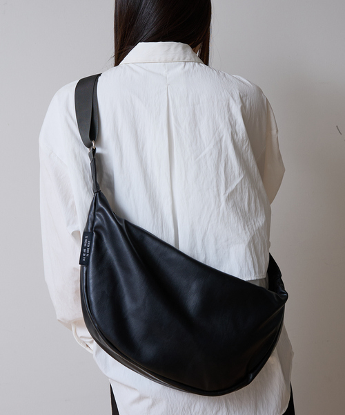 NOMINE（ノミネ）の「【SPRUCE】エコレザー ショルダーバッグ（ショルダーバッグ・レディース・ブラック/ベージュ・フリー）」の5枚目の写真