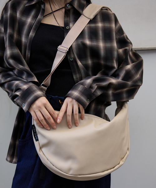 NOMINE（ノミネ）の「【SPRUCE】エコレザー ショルダーバッグ（ショルダーバッグ・レディース・ブラック/ベージュ・フリー）」の11枚目の写真