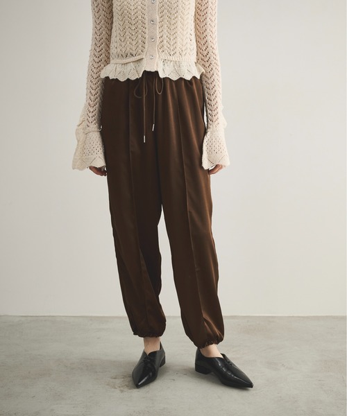 LOSCa(ロスカ)の「サテンジョガーパンツ(その他パンツ・レディース・ライトグレー/ブラウン・FREE)」の14枚目の写真