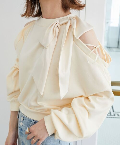 MAJESTIC LEGON（マジェスティックレゴン）の「オープンショルダーリボンスウェット（スウェット・レディース・ピンク/アイボリー/ブラック/チャコールグレー・MEDIUM）」の12枚目の写真