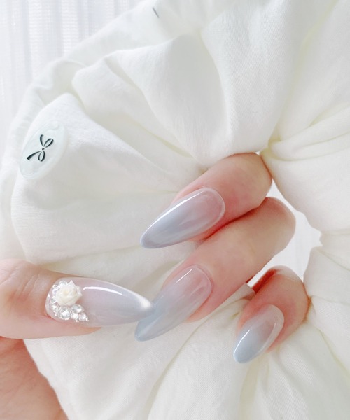 KONVINI（コンビニ）の「【not a nail】水光マグネットビジューラインデザインロングネイルチップ（ネイルシール/ネイルチップ・レディース・グレイッシュブルー/ベージュ/シルバー/スカイブルー系/ベージュ系その他・SMALL/MEDIUM）」の4枚目の写真