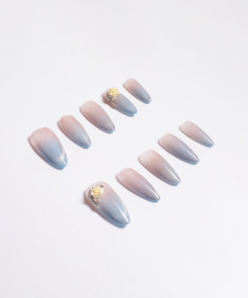 KONVINI（コンビニ）の「【not a nail】水光マグネットビジューラインデザインロングネイルチップ（ネイルシール/ネイルチップ・レディース・グレイッシュブルー/ベージュ/シルバー/スカイブルー系/ベージュ系その他・SMALL/MEDIUM）」の6枚目の写真