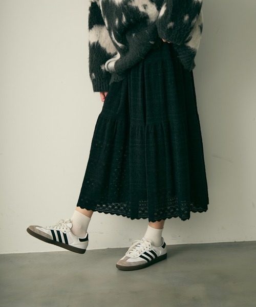 Lunea(ルネア)の「花柄レースロングスカート(スカート・レディース・ホワイト/ブラック/ベージュ・FREE)」の2枚目の写真