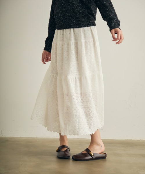 Lunea(ルネア)の「花柄レースロングスカート(スカート・レディース・ホワイト/ブラック/ベージュ・FREE)」の4枚目の写真