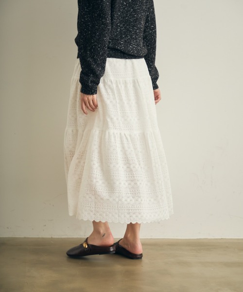 Lunea(ルネア)の「花柄レースロングスカート(スカート・レディース・ホワイト/ブラック/ベージュ・FREE)」の5枚目の写真
