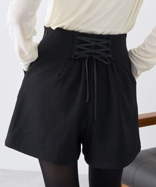 earth music&ecology(アースミュージックアンドエコロジー)の「バックレースアップショートパンツ(その他パンツ・レディース・ブラウン/ブラック・S/M)」の1枚目の写真