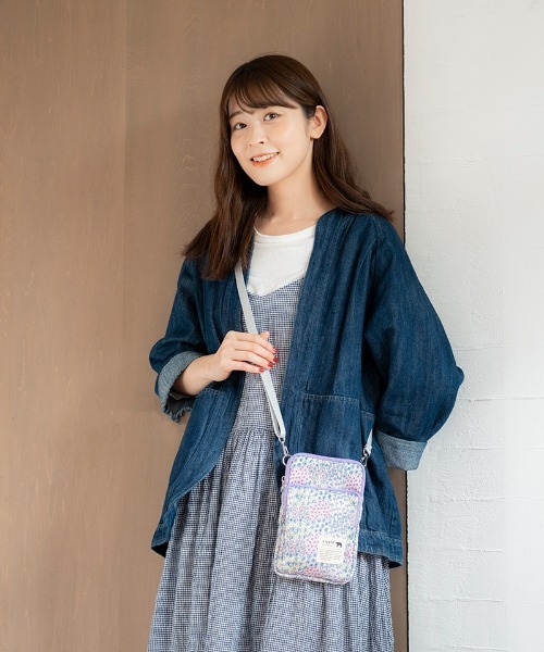 kippis(キッピス)の「kippisコンパクトショルダーバッグ<撥水加工>(ショルダーバッグ・レディース・イエロー系その他/ブルー系その他2/ブラック系その他/ホワイト系その他2/グリーン系その他2/グリーン系その他3/グレー系その他2/ホワイト系その他3・FREE)」の11枚目の写真