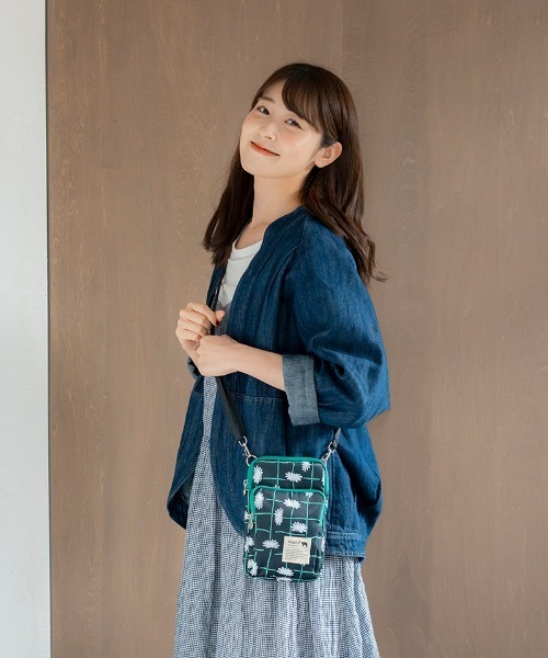 kippis(キッピス)の「kippisコンパクトショルダーバッグ<撥水加工>(ショルダーバッグ・レディース・イエロー系その他/ブルー系その他2/ブラック系その他/ホワイト系その他2/グリーン系その他2/グリーン系その他3/グレー系その他2/ホワイト系その他3・FREE)」の15枚目の写真